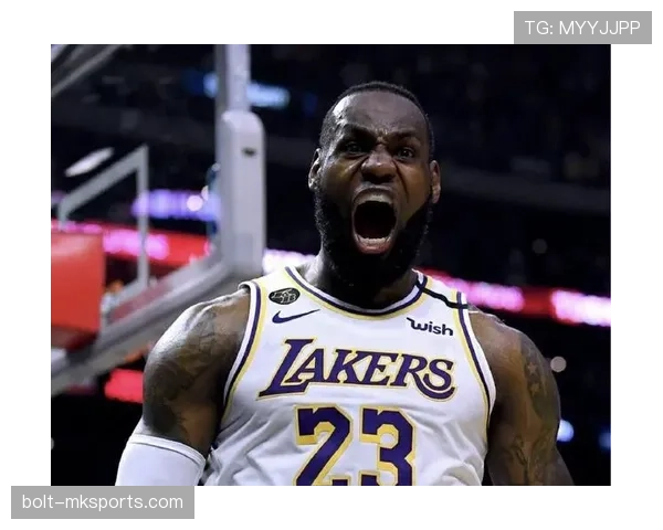 詹姆斯展现卓越战术适配性，助力湖人新赛季迎来状态回暖