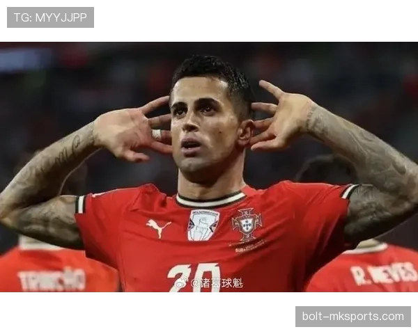 若昂·坎塞洛对比阿诺德:两种组织型边卫路径 若昂·坎塞洛对比阿诺德:两种组织型边卫路径