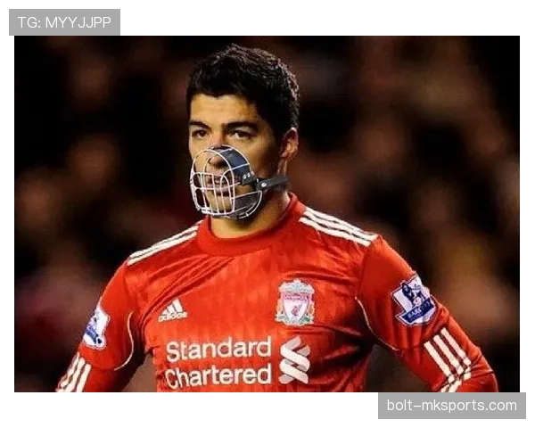 苏亚雷斯训练完回家直接啃牛排,这食量谁顶得住 苏亚雷斯训练完回家直接啃牛排,这食量谁顶得住