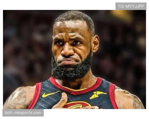 看到斯蒂芬·库里的刷卡记录：一笔百万转账下面跟着奶茶12块，脑袋短路了